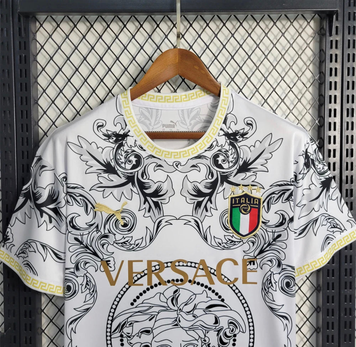ITALIEN 2023 KONZEPT
VERSACE WEISSES
HEIMTRIKOT